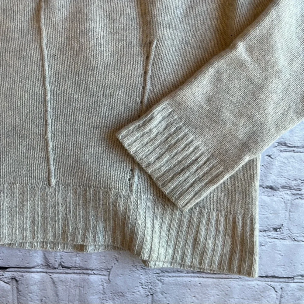 Saks Fifth Avenue 100% Cashmere Sweater Womens Large Gray Neural Quiet Luxury - Picture 5 of 16